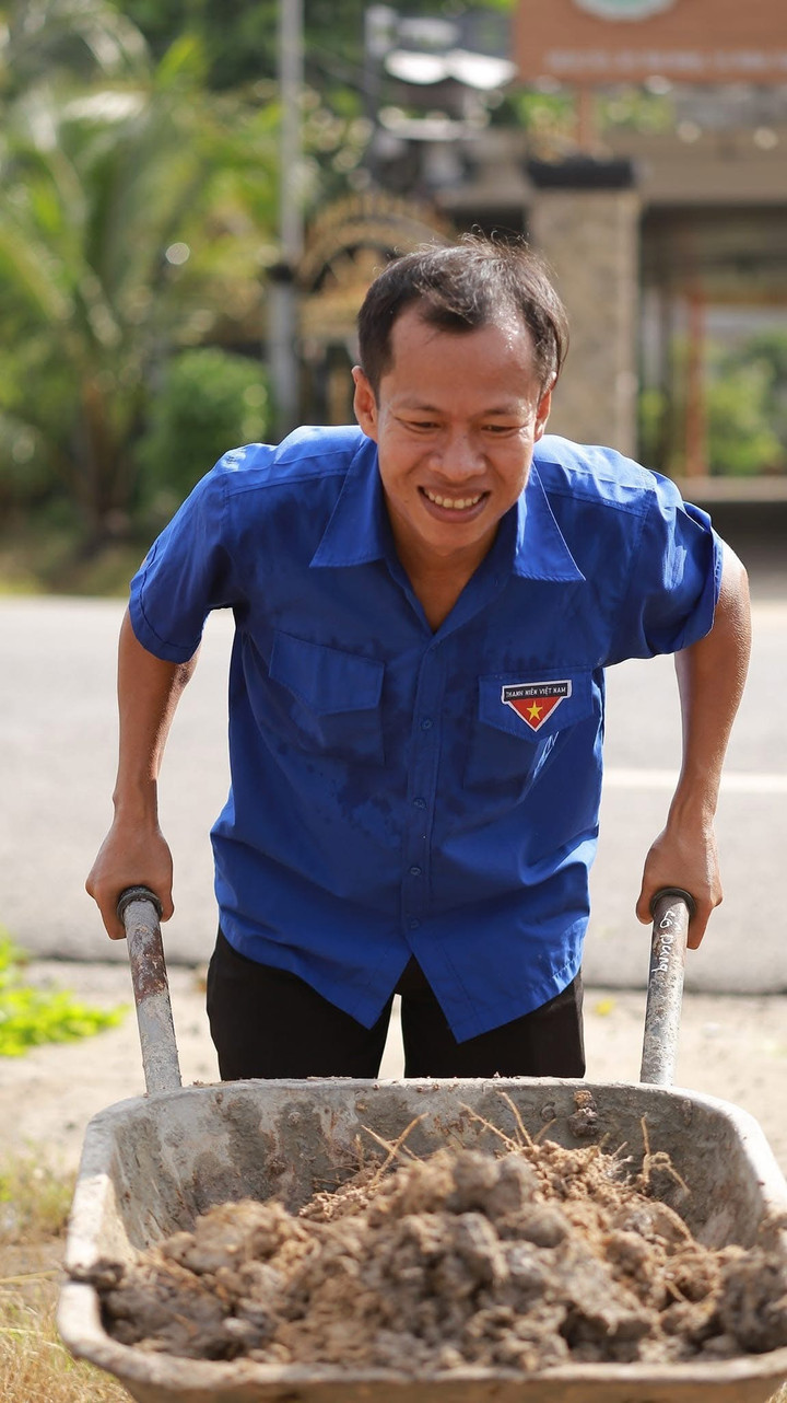 סיים את לימודיו באוניברסיטה בגיל 36-5