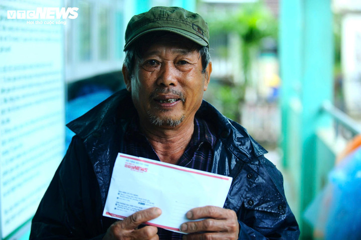 Ông Tiến xúc động khi nhận được sự hỗ trợ của Báo Điện tử VTC News.