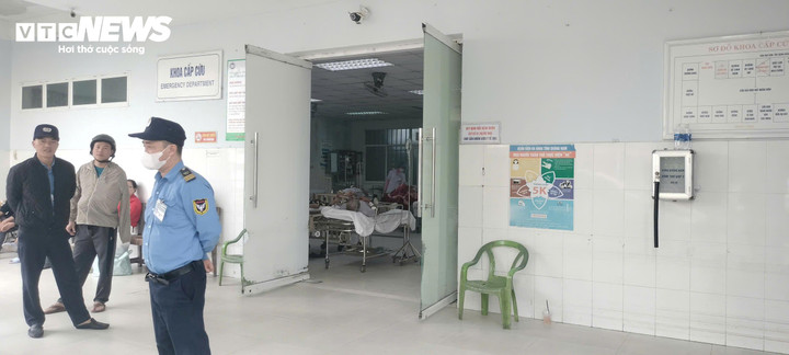 Các nạn nhân trong vụ tai nạn đang được cấp cứu tại Bệnh viện Đa khoa Quảng Nam.