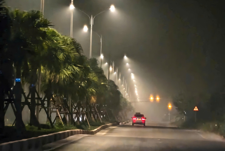 Bụi mịn, sương mờ trên nhiều tuyến đường ở tỉnh Bắc Ninh trong những ngày qua.