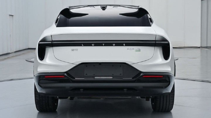 Bộ cản sau tích hợp các tính năng khí động học hữu ích nhằm tăng độ ổn định. (Ảnh: MIIT)