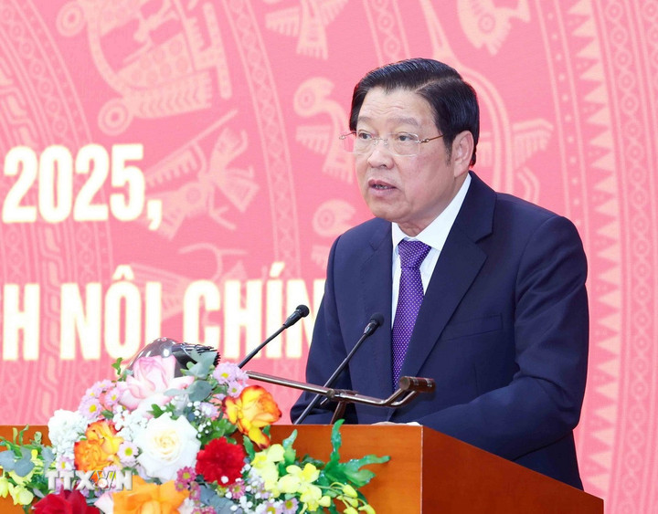 Ông Phan Đình Trạc, Trưởng Ban Nội chính Trung ương phát biểu tại hội nghị.