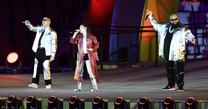 Ca sĩ Violet Wautier cùng hai nam rapper Tong Twopee và Golf F.Hero trong tiết mục mở màn lễ khai mạc.