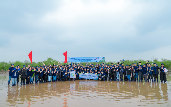 “Panasonic vì một Việt Nam xanh" - chương trình trồng cây thường niên với sự tham gia đông đảo của CBNV - là một hoạt động CSR tiêu biểu của doanh nghiệp.