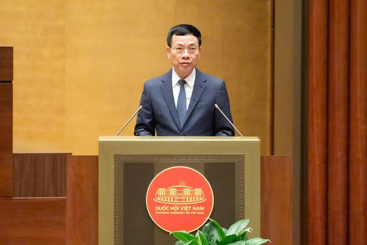 Minister van Wetenschap en Technologie Nguyen Manh Hung doet verslag tijdens de 10e zitting van de 15e Nationale Vergadering. (Foto: Ministerie van Wetenschap en Technologie)