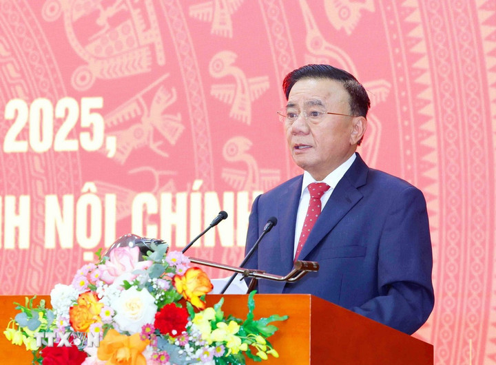 Ông Trần Cẩm Tú, Thường trực Ban Bí thư phát biểu chỉ đạo hội nghị.