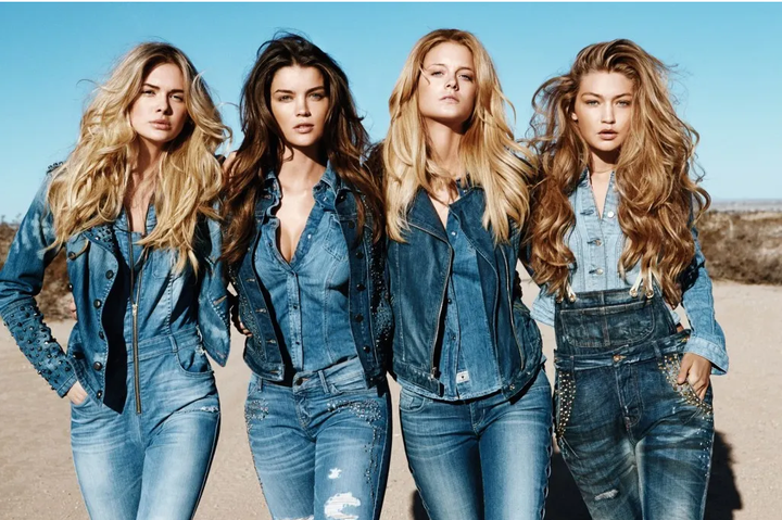 Giặt quần jeans quá nhiều lần sẽ làm quần nhanh bị bạc màu và sờn cũ.