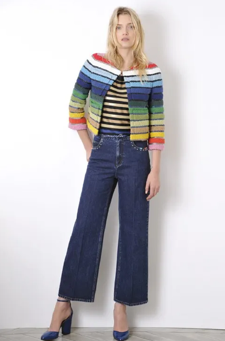 Nếu quần jeans bị dính các vết bẩn nhỏ, bạn nên xử lý cục bộ các vết bẩn đó ngay khi có thể.