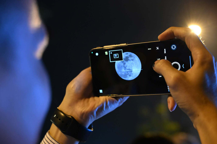 X300 Pro mang đến nhiều trải nghiệm mới và vui vẻ hơn so với iPhone 17 Pro Max