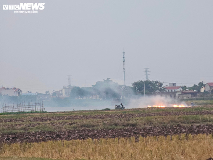 Sıcaklık tersine dönmeleriyle karşılaştığında, bu duman tabakası yükselmez, aksine aşağı doğru sıkışır ve rüzgar tarafından doğrudan şehir merkezine taşınır.