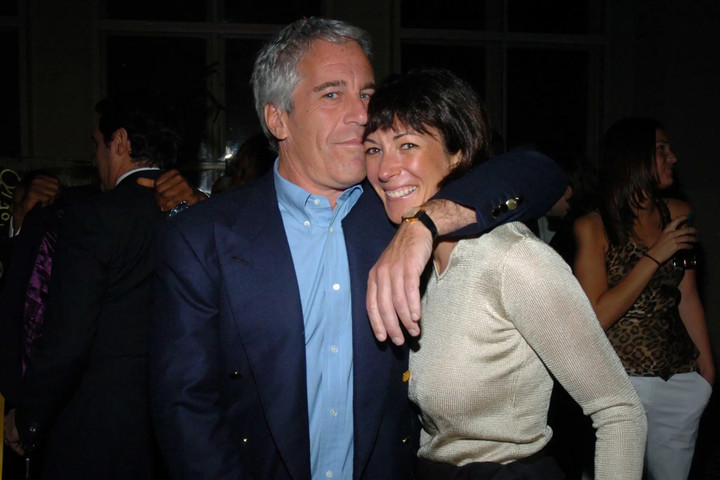 Doanh nhân Jeffrey Epstein cùng đồng phạm, bà Ghislaine Maxwell (Ảnh: Joe Schildhorn/Patrick McMullan, qua Getty Images)