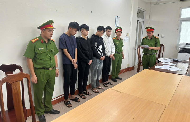 Nhóm đối tượng tham gia hỗn chiến bị khởi tố. (Ảnh: C.A)