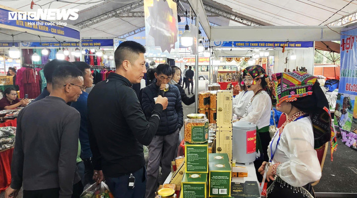 Hội chợ Thương mại và Du lịch Quốc tế Việt - Trung không chỉ quảng bá những sản phẩm chất lượng mà còn là dịp giới thiệu những nét văn hóa truyền thống đặc sắc của hai nước.