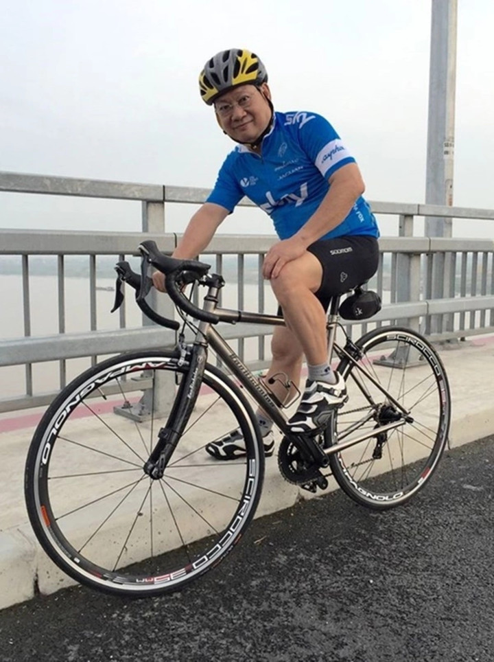 NSND Tiến Đạt có sở thích đạp xe mỗi sáng.