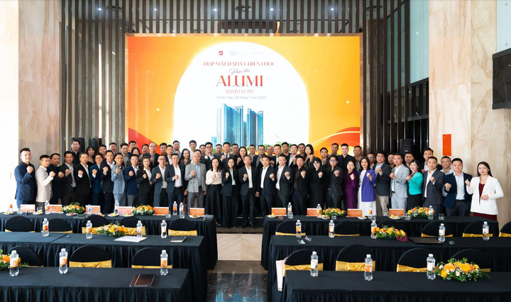 Sau sự kiện khởi động ngày 28/11 thu hút hơn 100 đại lý chiến lược, dự kiến sự kiện kick-off quy mô lớn hơn nữa diễn ra vào giữa tháng 12 tới đây sẽ tiếp tục hé lộ những sản phẩm chủ lực của tổ hợp cao tầng Alumi Premium.