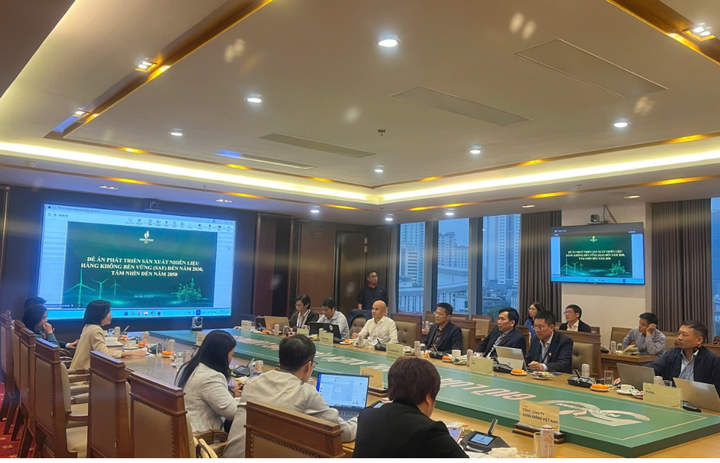 Заместитель генерального директора компании Petrovietnam, д-р Ле Суан Хуен, председательствовал на семинаре, посвященном теме «План развития производства САФ до 2030 года с перспективой до 2050 года».