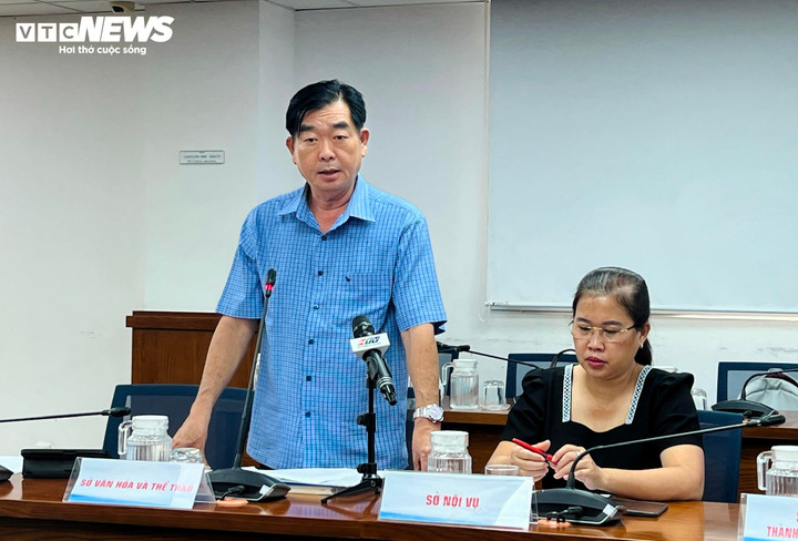 Ông Võ Văn Sơn, Phó Chánh Văn phòng, Sở Văn hóa và Thể thao TP.HCM thông tin tại buổi họp báo.
