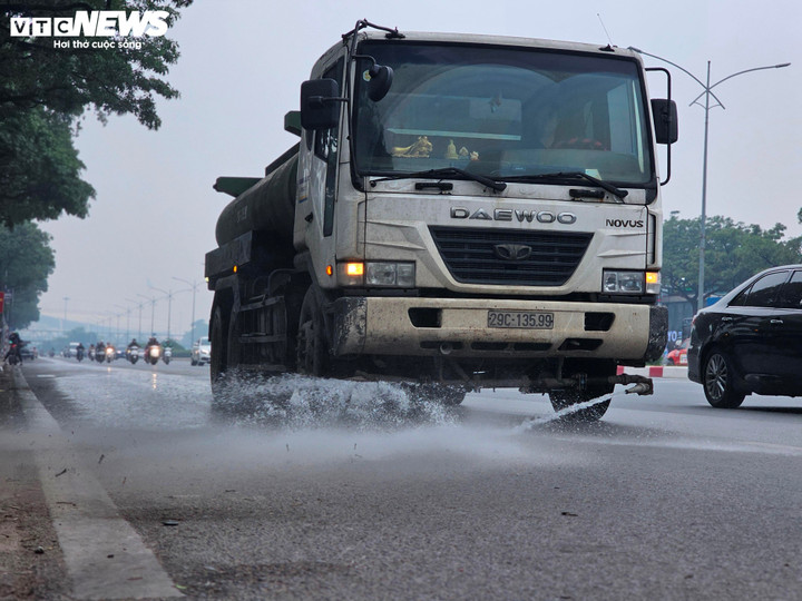 Hava kirliliğini azaltmak amacıyla, kentsel çevre şirketi Urenco 7, her gün sabah 8:30 ile öğleden sonra 3:00 arasında şehir merkezindeki çeşitli güzergahlarda devriye gezmek üzere üç adet su püskürtme aracı görevlendirdi.