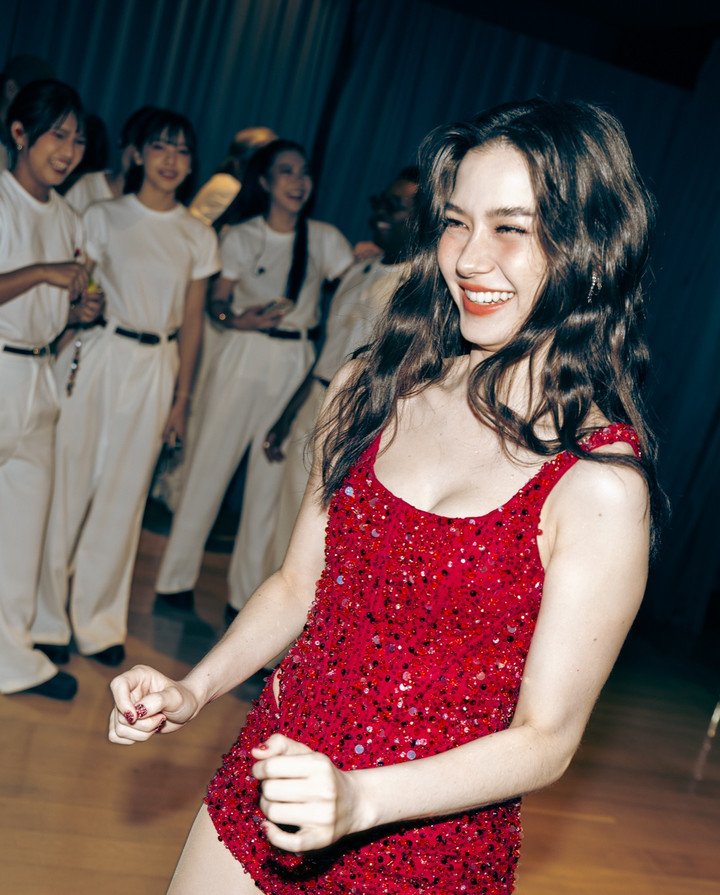 Dù sự nghiệp có phần ảnh hưởng sau sự cố đáng tiếc tại SEA Games 33, nhưng người hâm mộ vẫn liên tục động viên mong Violette Wautie sớm vượt qua để tiếp tục hoạt động nghệ thuật.