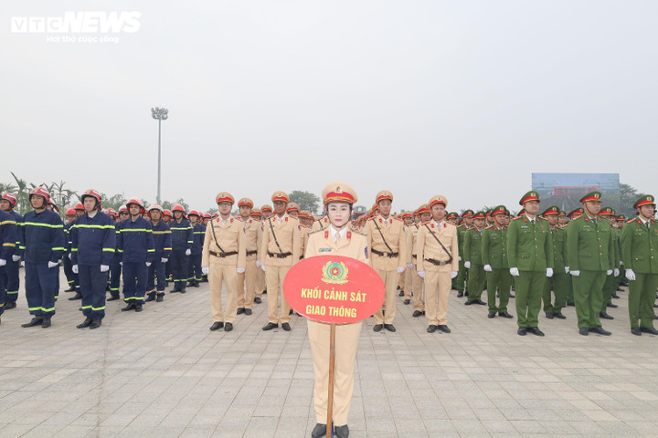 Gần 4.000 cán bộ, chiến sĩ Công an Hải Phòng ra quân trấn áp tội phạm - 8