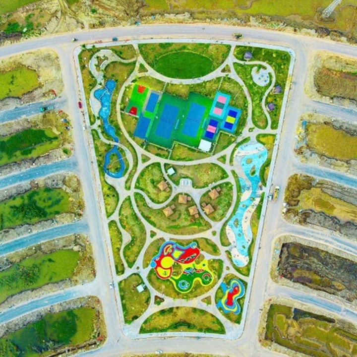 Tháng 11/2025, nhiều tiện ích cảnh quan xanh đã hiện hữu trên công trường Vinhomes Golden City