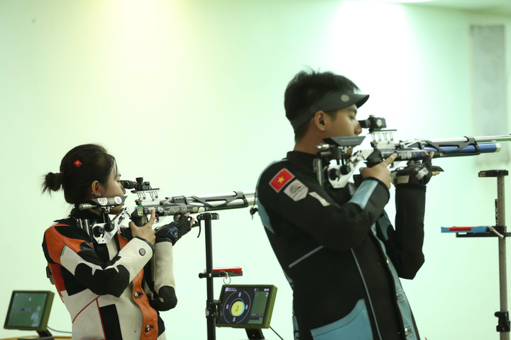 Đội tuyển bắn súng mang về huy chương vàng đầu tiên.