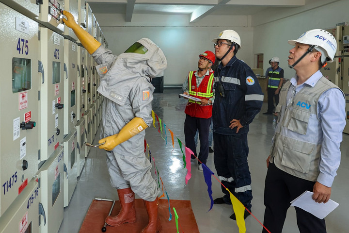 롱탄 국제공항 프로젝트 관리위원회는 터미널 연결 및 전력 공급을 성공적으로 완료하여 운영을 확보하고 12월 19일 시험 비행을 위한 준비를 마쳤습니다.