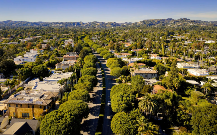 Khu compound Beverly Hills (California, Mỹ) là chốn sống xa hoa của giới siêu giàu.