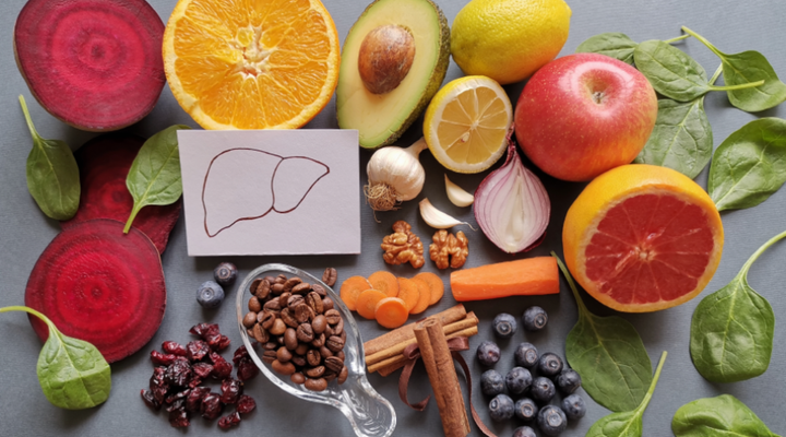 Chế độ ăn uống có vai trò quan trọng đối với gan (Ảnh: Healthkart)