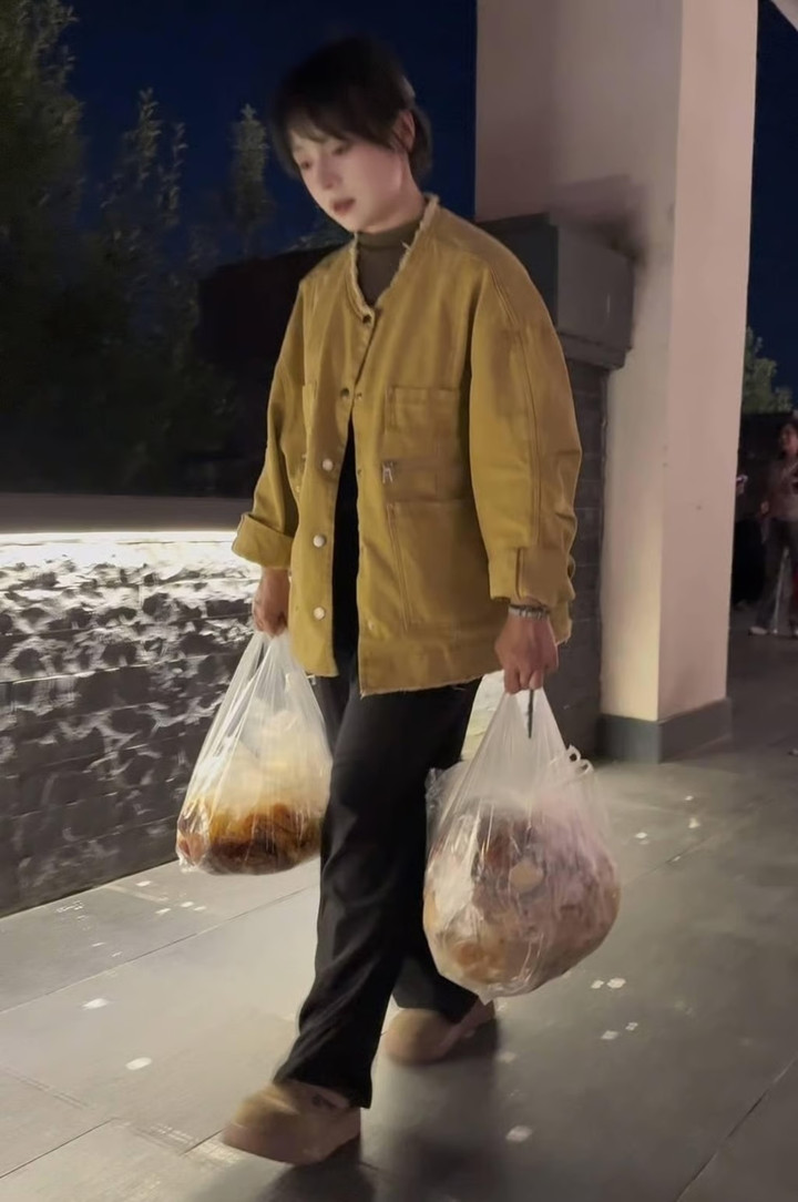 Nhiều cặp vợ chồng mới cưới bày tỏ sự ủng hộ và thậm chí mời cô ấy tham gia lễ cưới của họ. (Ảnh: Baidu)