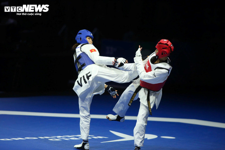 Võ sĩ Việt Nam thắng áp đảo. (Ảnh: Thế Sơn)