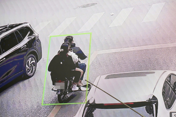 Camera AI phát hiện phương tiện vi phạm.