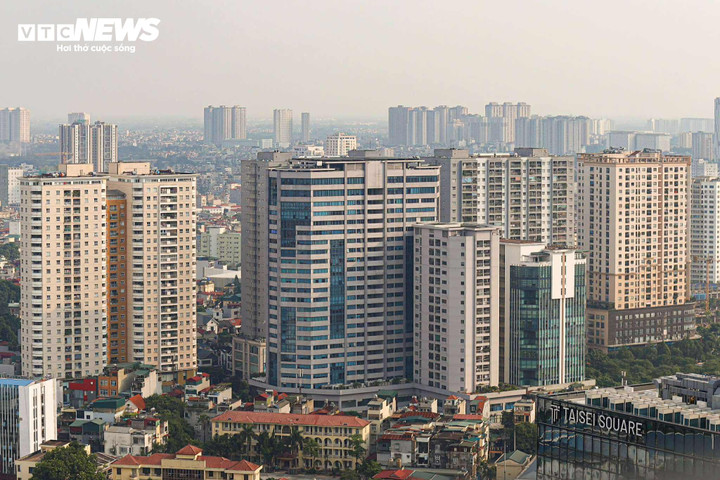 Lãi suất tăng, nhưng thị trường bất động sản sẽ không lặp lại “vết xe đổ” năm 2022. (Ảnh: Minh Đức).