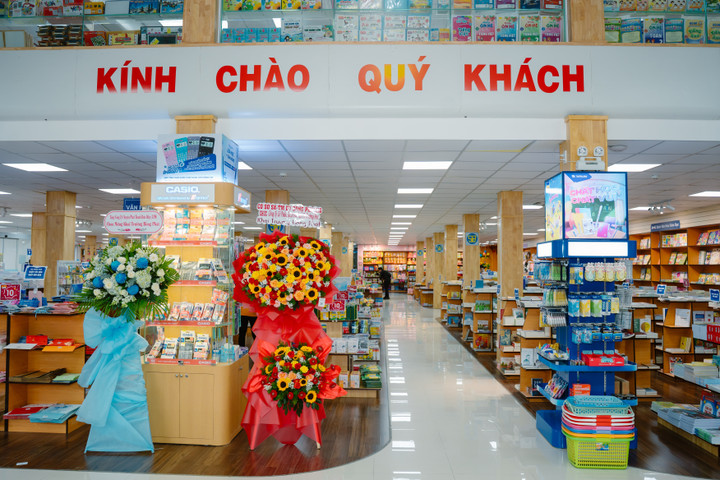 Không gian Nhà sách và thiết bị trường học Nguyễn Tri Phương.