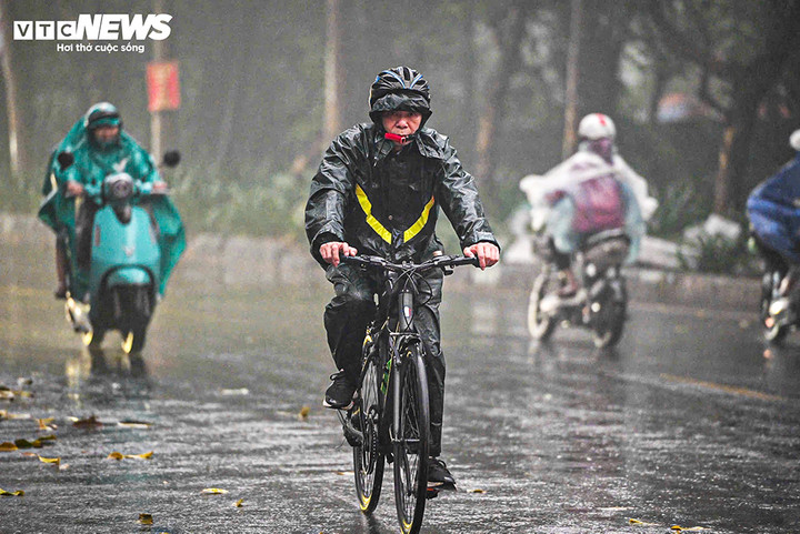 Không khí lạnh bắt đầu ảnh hưởng tới miền Bắc và gây mưa rét tại nhiều nơi. (Ảnh: Viên Minh)