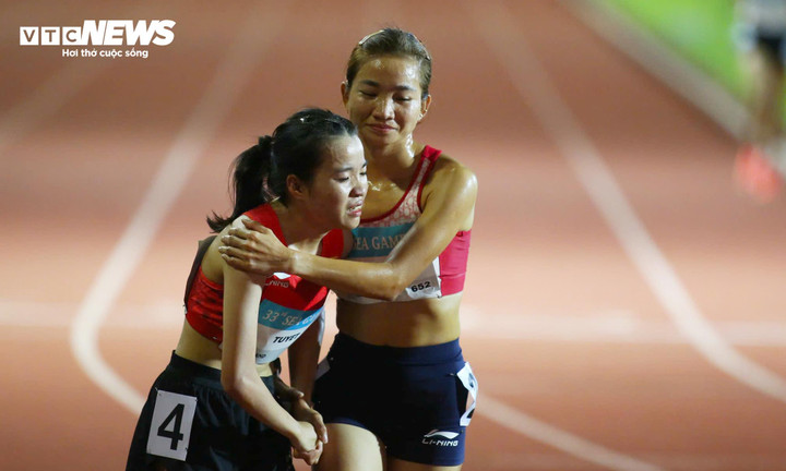 Việc Lê Thị Tuyết giành HCB cũng là tín hiệu đáng mừng của điền kinh Việt Nam. Cô trẻ hơn Nguyễn Thị Oanh 9 tuổi và hoàn toàn có thể tiếp nối đàn chị khi huyền thoại này giải nghệ. Nguyễn Thị Oanh và điền kinh Việt Nam vô đối ở đường chạy 5.000m nữ trong 5 kỳ SEA Games liên tiếp.