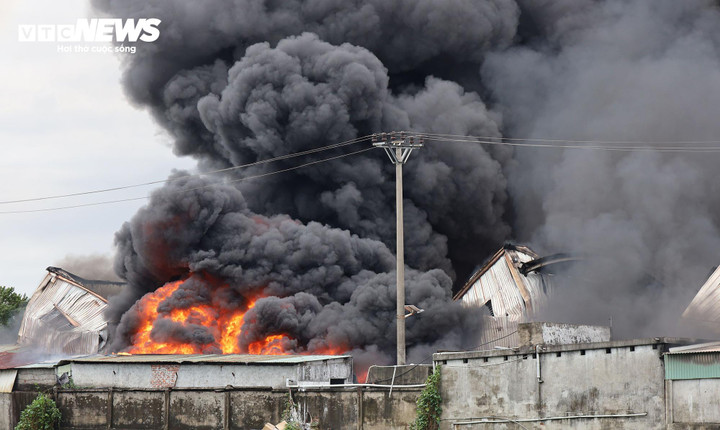 Đám cháy bắt nguồn tại xưởng A, sau đó lan sang khu bảo vệ, rồi bùng phát tại các xưởng và kho chứa hàng bên trong công ty.