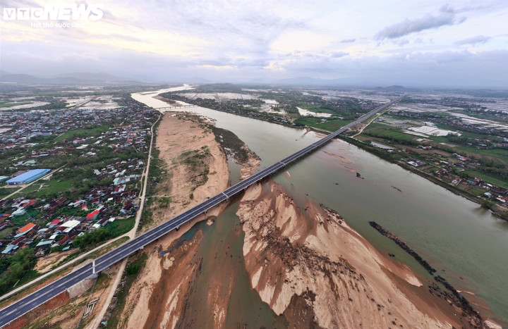Dự án Hoài Nhơn - Quy Nhơn (tỉnh Gia Lai), là một trong những dự án thành phần của dụ án cao tốc Bắc-Nam, thuộc Dự án xây dựng công trình đường bộ cao tốc trên tuyến Bắc - Nam phía đông, giai đoạn 2021 -2025.