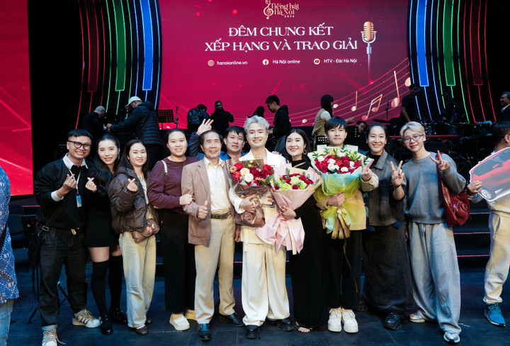 Gia đình chúc mừng Cường DuyC.