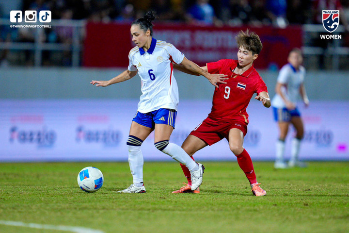 Đội tuyển Thái Lan (áo đỏ) thua ngược Philippines. (Ảnh: LĐBĐ Thái Lan)