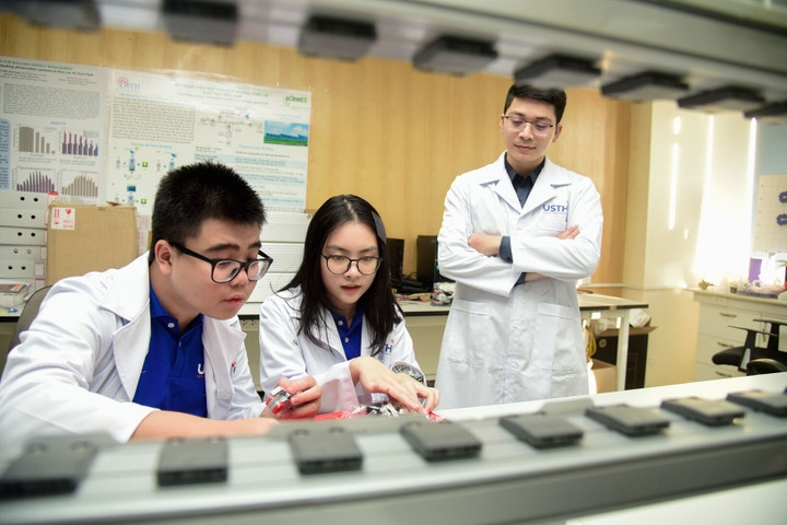 Giờ thực hành tại một trường đại học ở Hà Nội. (Ảnh minh họa: USTH)