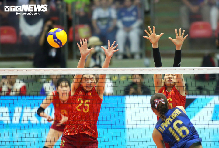 Đội tuyển bóng chuyền nữ Việt Nam tạo nên trận chung kết gay cấn, hấp dẫn với Thái Lan - đội top 3 châu Á và từng vô địch SEA Games 15 lần liên tiếp.