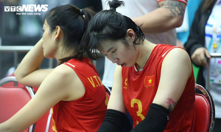 Thanh Thuý chơi hay, là chỗ dựa cho toàn đội. Các đồng đội của cô cũng thi đấu đầy nỗ lực.