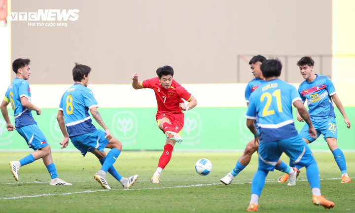 Đình Bắc và đồng đội có một trận đấu vất vả nhưng thắng xứng đáng. Dù vậy kết quả này vẫn quá nghiệt ngã với U22 Philippines bởi họ cũng đã nỗ lực đến phút cuối cùng. Không chỉ Rublico mà nhiều cầu thủ khác của Philippines cũng khóc nức nở. Lý Đức, Trung Kiên và Thanh Nhàn mong muốn động viên Rublico nhưng không có tác dụng. Rublico sinh năm 2005, được định giá 100.000 euro (tương đương 1,3 tỷ đồng). Anh từng thi đấu 2 trận tại UEFA Youth League (Cúp C1 châu Âu cho các đội trẻ) cho Atletico Madrid. Rublico được xem là hy vọng lớn của bóng đá Philippines. Anh trưởng thành từ lò đào tạo trẻ Atletico Madrid và chơi tốt ở vị trí hậu vệ trái, trung vệ. Dẫu vậy, quãng đường trở về Đông Nam Á thi đấu không hề dễ dàng với Rublico. Ạnh thất bại ở SEA Games 32 và lại kém duyên ở SEA Games 33. Rublico đang thi đấu cho Alcoron B tại Tây Ban Nha.