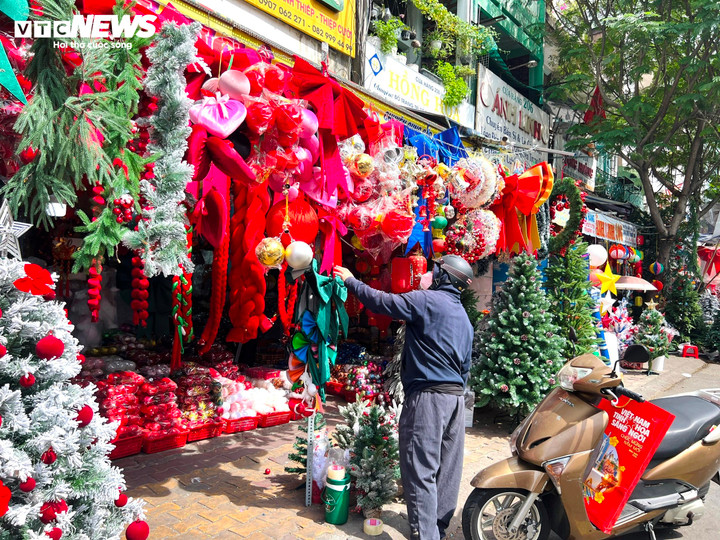 Lượng khác mua thưa thớt, khiến tiểu thương "đứng ngồi không yên".