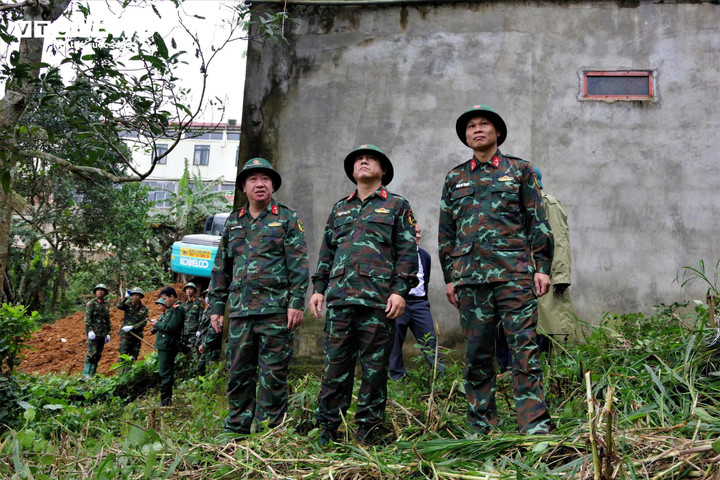 Ngay trong chiều cùng ngày, lực lượng quân đội khẩn trương khảo sát, mở đường công vụ triển khai dự án.