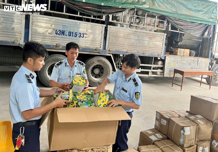 Lãnh đạo Chi cục Quản lý thị trường TP Huế khẳng định thời gian tới sẽ tiếp tục triển khai đồng bộ nhiều giải pháp để đấu tranh với hàng giả đang ngày càng "biến tướng" tinh vi và phức tạp.