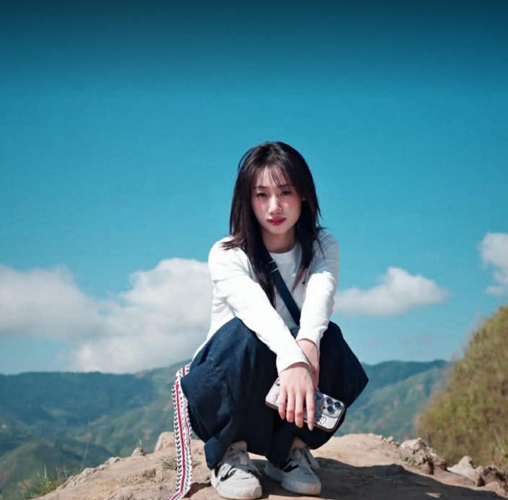 Cô gái sinh năm 2004 xuất sắc mang về HCB cho wushu Việt Nam.