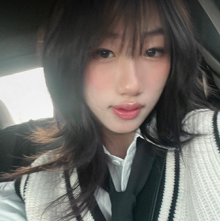 Phương Nhi thi đấu đầy dũng cảm và xuất sắc, giành tổng điểm 29,112, qua đó đứng ở vị trí á quân chung cuộc SEA Games 33.