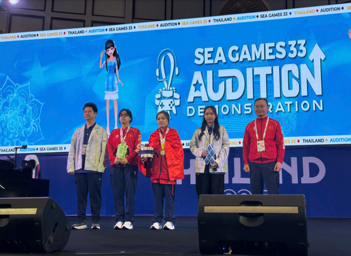 VĐV VN_Elina (Lê Thị Hoài Phương) và VĐV VN_Linhh (Tô Ý Linh) giành HCV và HCB ở nội dung đơn nữ.